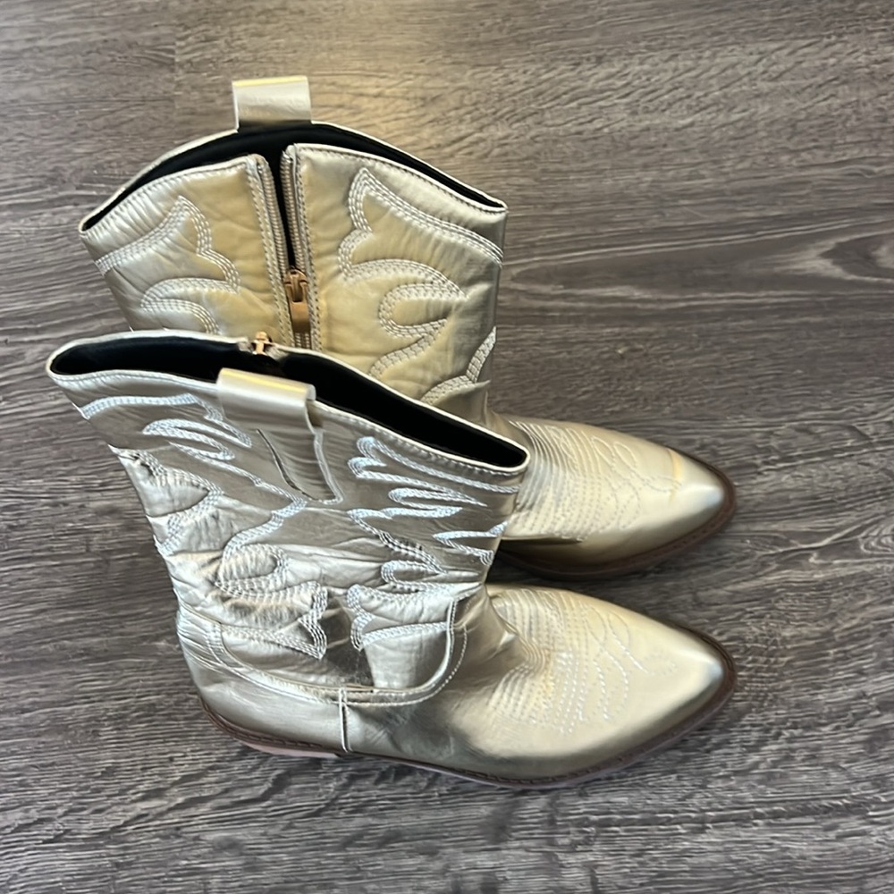 Metallic Gold Western Cowboy Boots - Picture 8 of 8